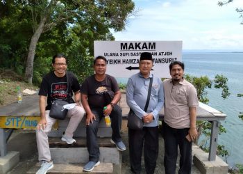 Ziarah ke Makam Hamzah Al Fansuri