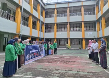 Dekan FTIK Lepas Mahasiswa PGMI Benchmarking Ke Takengon