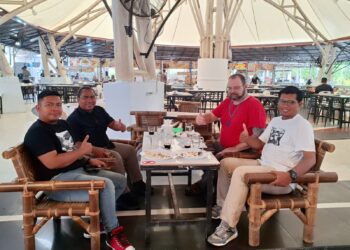 Ngobrol Santai Dengan Prof Ronald Dari US