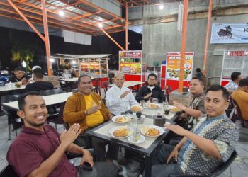Dr. Marzuki Traktir Mie Udang
