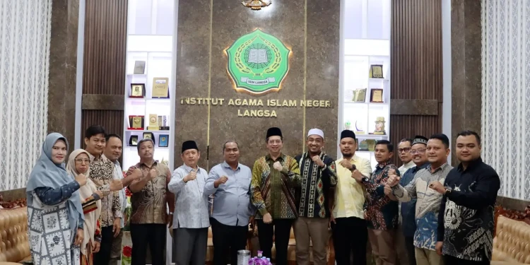 Bersama staf ahli menteri agama RI