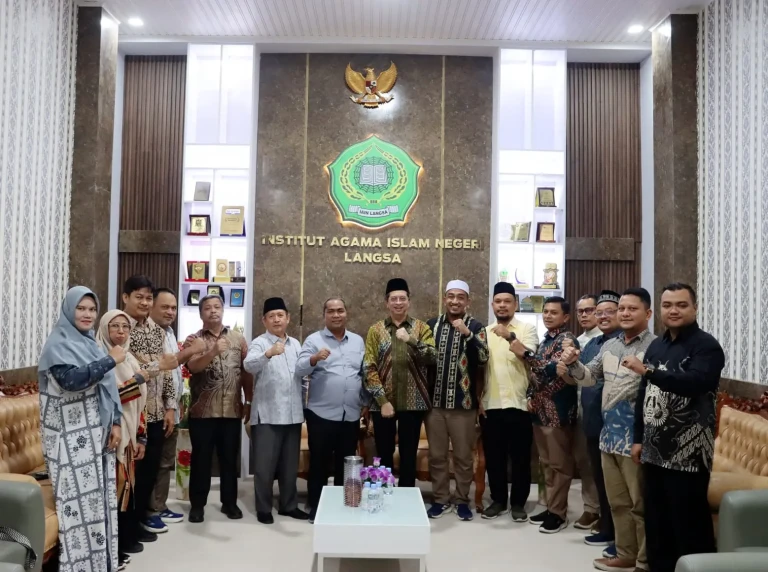 Bersama staf ahli menteri agama RI